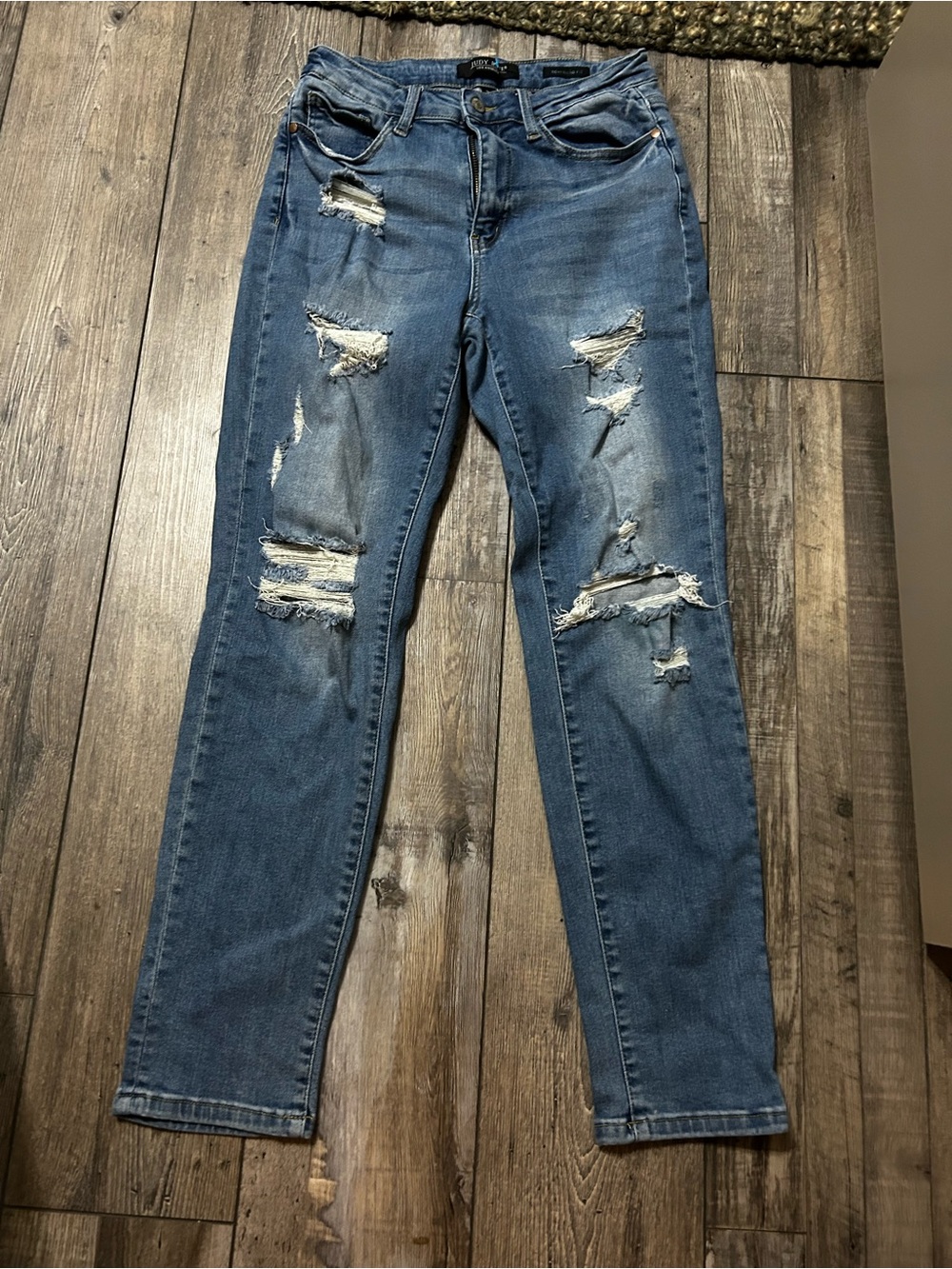 Judy Blue Medium Blue Distressed Straight Leg Jeans boyfriend fit